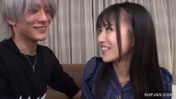 可愛い笑顔で客の心を鷲掴みにする可愛い子