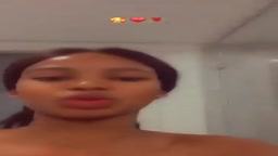 黒人姉ちゃん 自撮り (1)