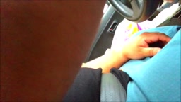 黒ギャル　車内フェラ　口内