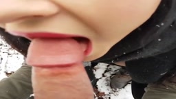 Outdoor-Quickie mit deutscher Amateurin – Sperma auf die Zunge