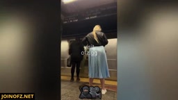 Great Skirt Lifting PAWG