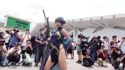 パンティーからまんこがはみ出しちゃってた美人キサキコスプレイヤー様。