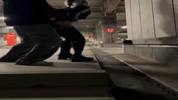 【黒ギャル】 立体駐車場 野外 中出し