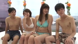 スワッピング　大学生カップル 白の水着の子がかわいい2.mp4