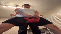 すばノーブラでチクポチ筋トレ