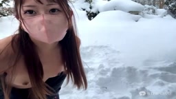 露出全裸ニーハイ3