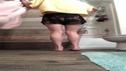 オレンジ短髪外国人美女の浴室オナニー