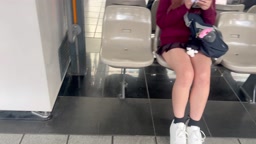 逆さ　ミニスカ