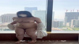 19歳ホテル高層階でオナ