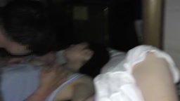 女子ゼミ生2名_01 オモチャでイタズラ