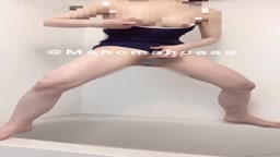 スク水ガニ股オナニー