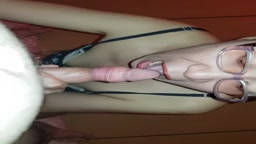 日本人熟女が白人チンポをフェラ抜く