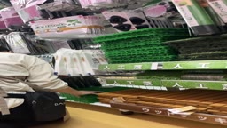 100均一　熟女店員