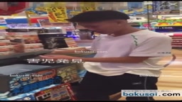 クソガキがクーラーボックスをつばかけ