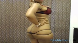 Beautiful African Goddess Shows Off Her Curves