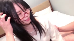 巨乳地味メガネ