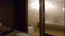 不倫　生々しい風呂場　アラフォー妻初めてのパイズリ