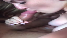 清楚なJKがお金のために野外露出援交