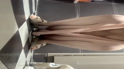 スレンダーロリっ子　おしっこ　しゃわー