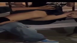 おふざけ　下半身丸出し