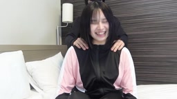 【初撮】※水泳部歴10年の運動系美女。キャリアのためにデカチンでストレッチされ、何度も痙攣。運動で鍛えた締め付けの超名器にたっぷり中出し。