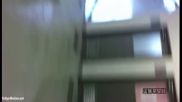 大学で声かけからの追跡WC下から撮影①