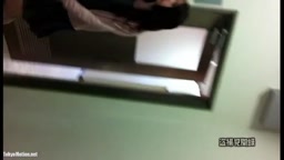 大学で声かけからの追跡WC下から撮影④