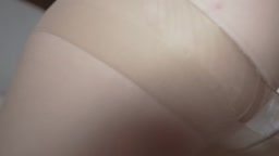 細身で美人なお姉さんにたっぷり中出し。