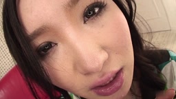 黒髪熟女の愛液が糸をひく