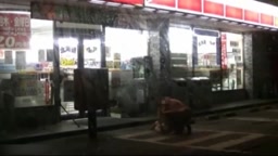 すごいところで全裸でハメまくる超ど変態露出狂夫妻① コンビニ前 道路沿い もうなんでもあり！