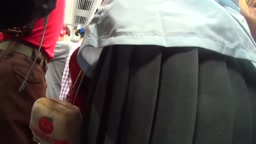 【痴 漢】激撮!生パンチラ 05【JK、尻もみ】