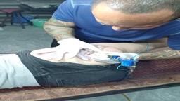 Lucky tattoo artist tattooing sexy butt