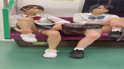 お二人でパンチラ見せつけ16