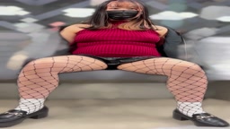 駅のホームでプチ露出