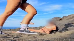 海外のヌーディストビーチで ”逆ナンパ” される