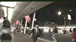 全裸で渋滞の中を走る