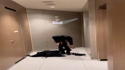 男の娘　露出　拾い