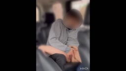 「中に出していいよ。。」サッカー部の送迎当番で一緒になった人妻とカーセックス