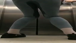 エレベーターおもらし