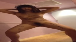 チン媚ガニ股メイド