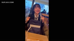 貧乳ショートカットの裏垢女子と初対面デートからの記念ハメ撮りしちゃいました