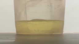 限界おしがま後計量カップに放尿2