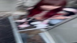 トー横女子 駐車場の物陰でおしっこ