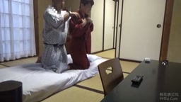 HotelRP0073(布団を敷きに来た巨乳仲居さん)