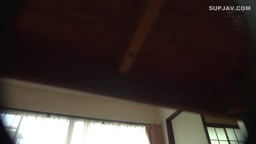 《モザイク破壊）篠原いよハプニングバー人妻NTR