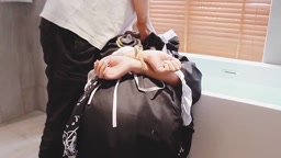 お風呂で溺れて失禁