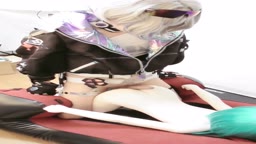 銀狼コスの男の娘がオナドールでオナニー