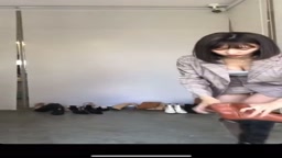 アパレル店員、インスタライブ切り忘れ手見せてしまう