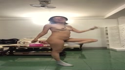 书呆子女孩的性感舞蹈