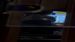 ネカフェ　ボーイズラブを見ながら周囲気にして摩る女②